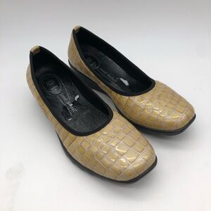 Josef Seibel 41 Bridget Tan Patent Croc Loafers